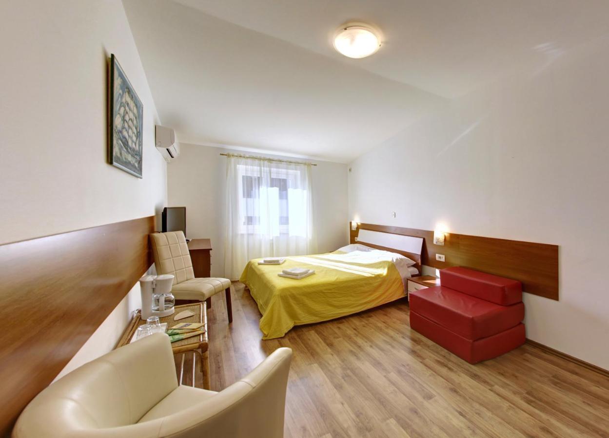 Apartments And Rooms Liburnija โอปาติยา ห้อง รูปภาพ