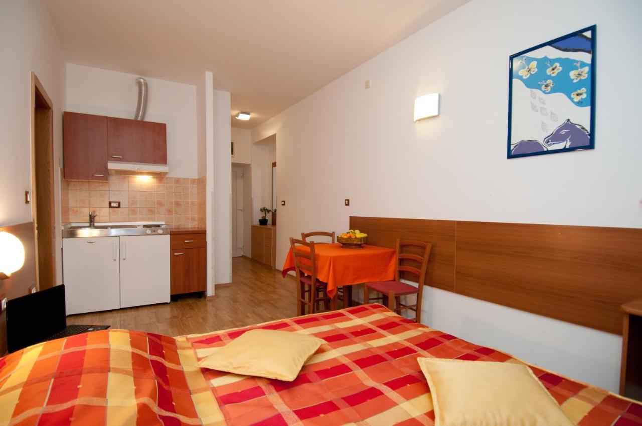 Apartments And Rooms Liburnija โอปาติยา ภายนอก รูปภาพ