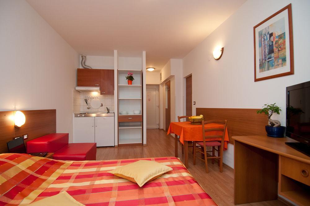 Apartments And Rooms Liburnija โอปาติยา ภายนอก รูปภาพ