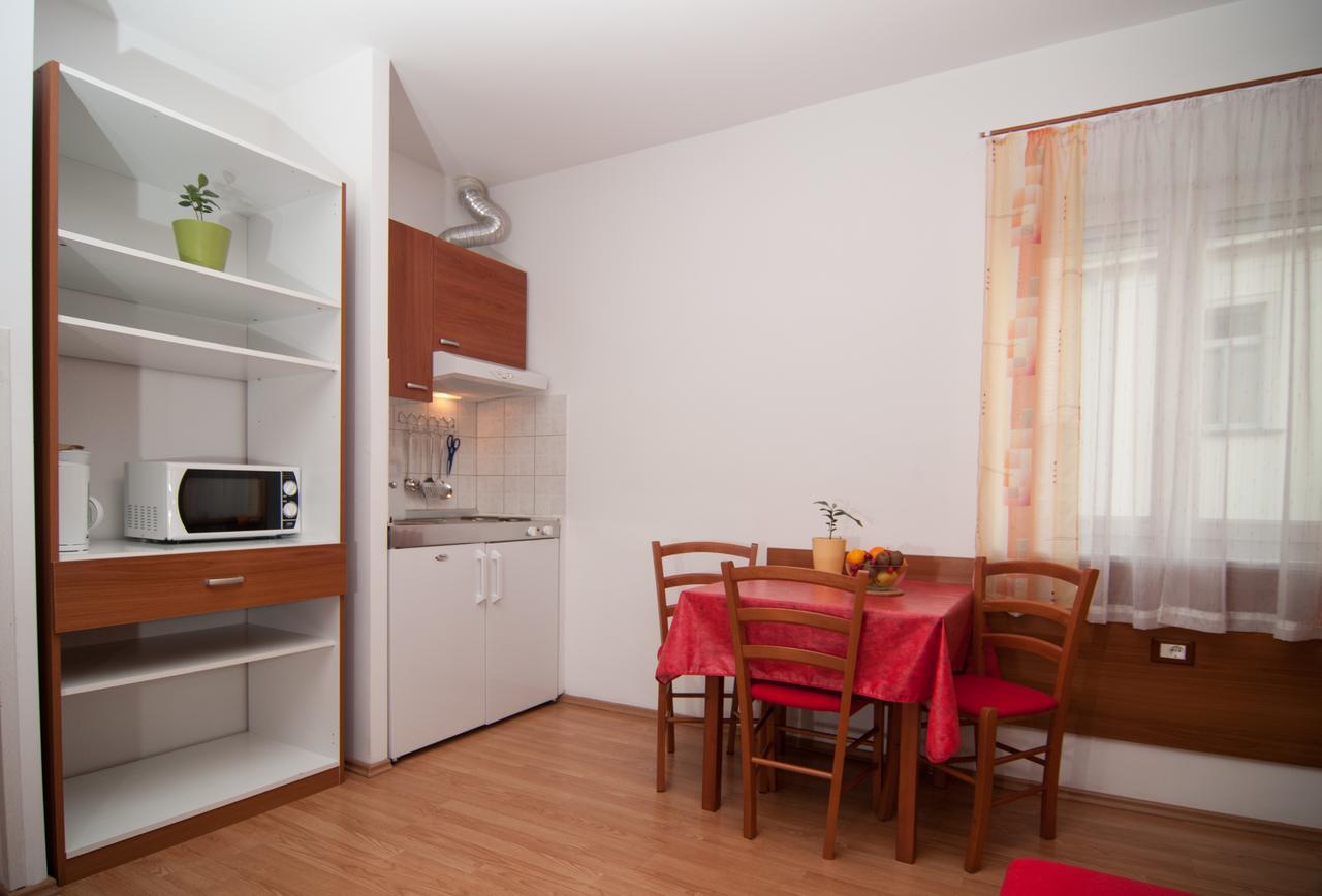 Apartments And Rooms Liburnija โอปาติยา ภายนอก รูปภาพ