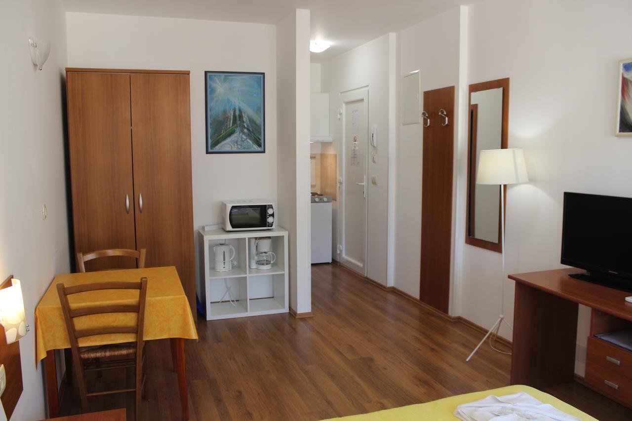 Apartments And Rooms Liburnija โอปาติยา ภายนอก รูปภาพ